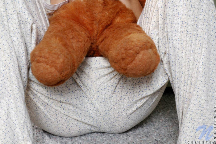 God damn this girl is so fuckin hot perfect tits and silver dollar sized nipples blue eyes dark hair