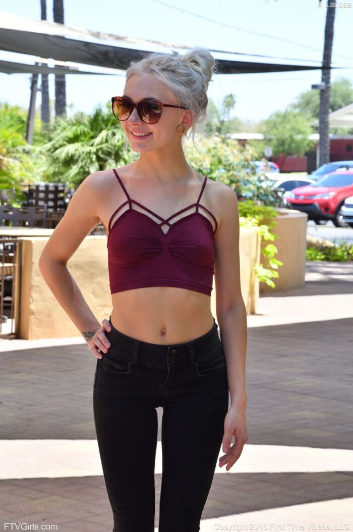 Larissa: Long Sexy Legs