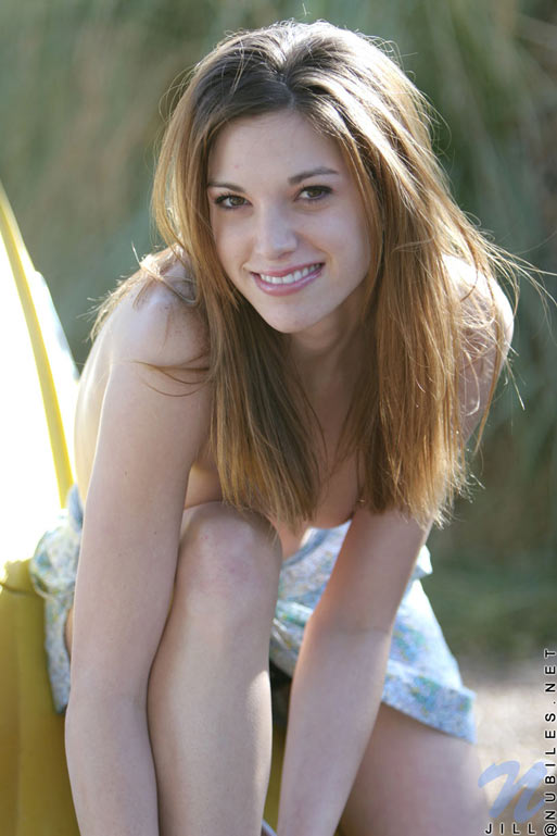 Wow just look at this girls abs so hot and sexy long hair and great small tits very nice