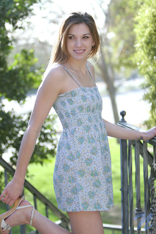 Wow just look at this girls abs so hot and sexy long hair and great small tits very nice